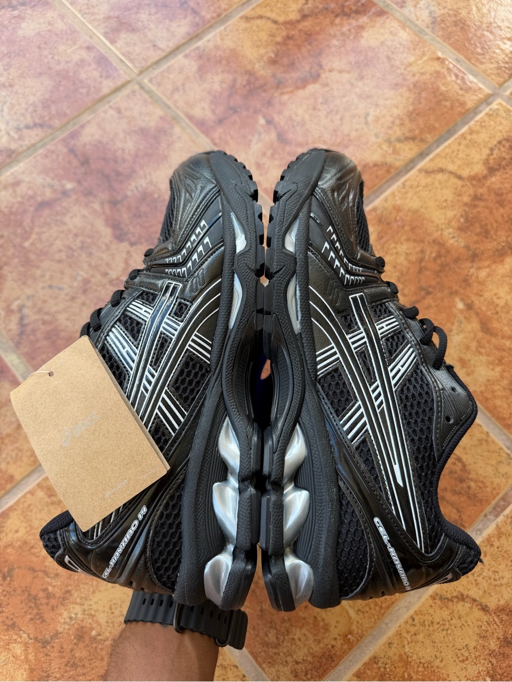 Size 10 Men’s And Women’s 11.5 - Asics Gel Kayano 14 Black and Silver Athletic - Picture 5 of 7